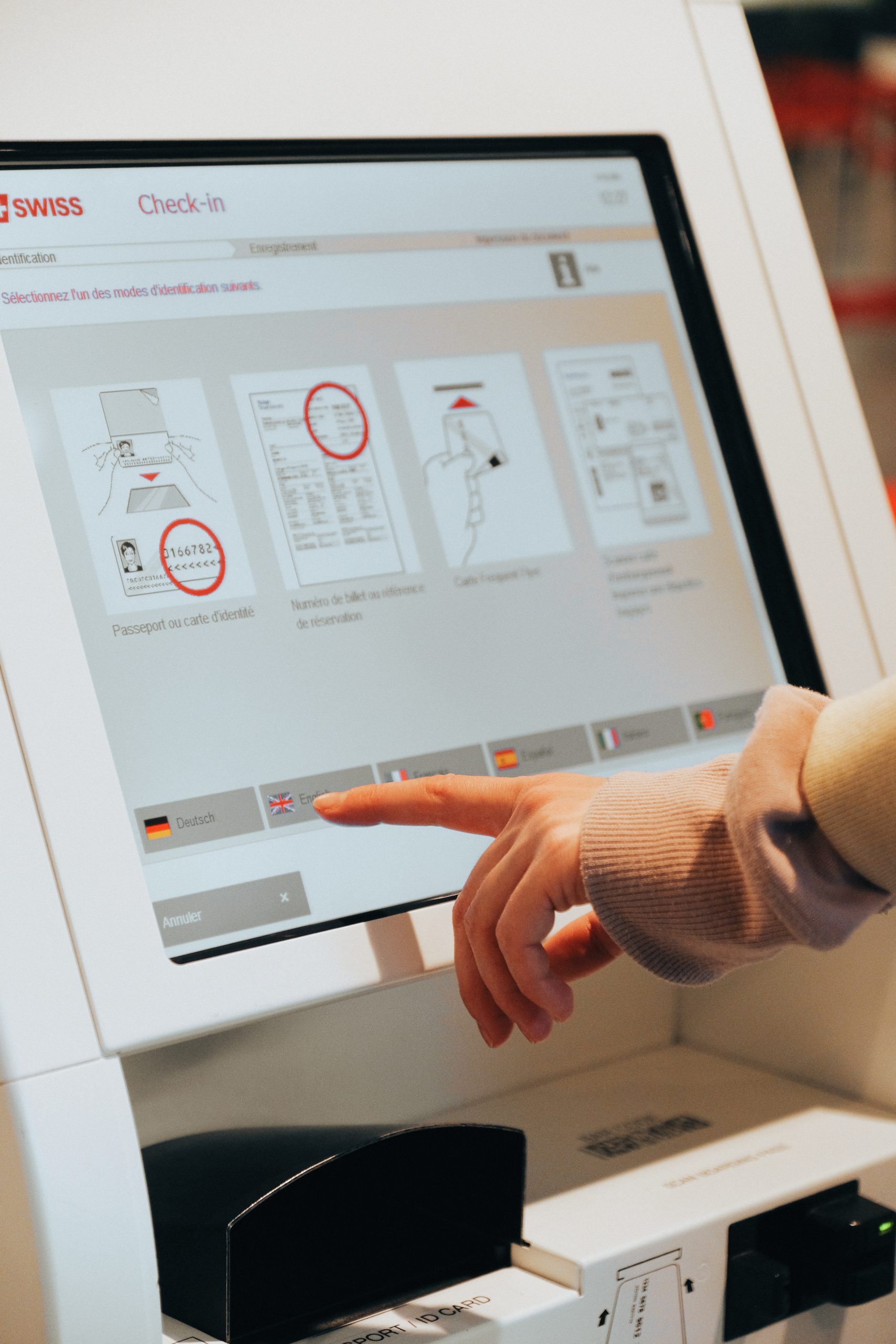 How check-in / check-out kiosk system boosts hotel services